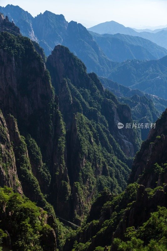 形态各异的山峰