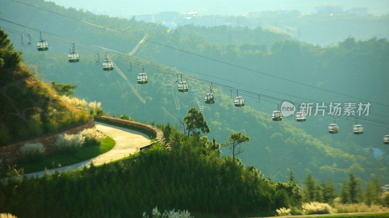 山间索道缆车景色