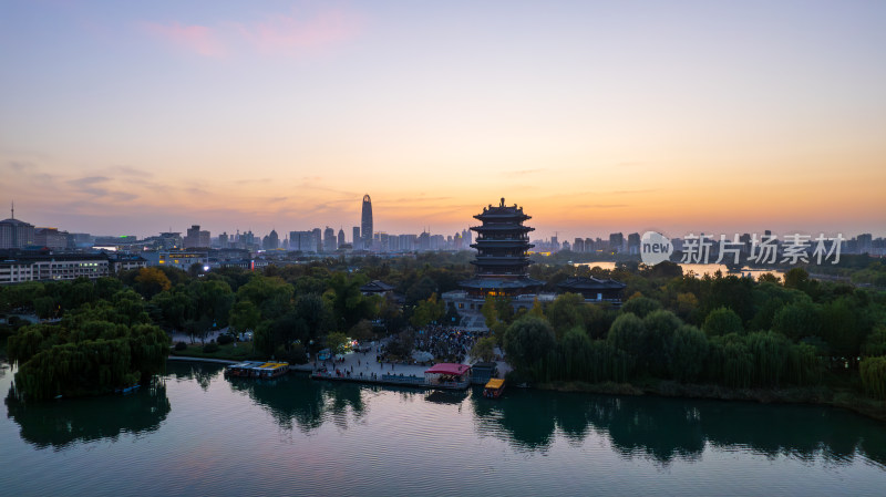 山东济南大明湖夜景航拍灯光