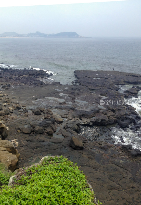 漳州火山岛海边火山岩石