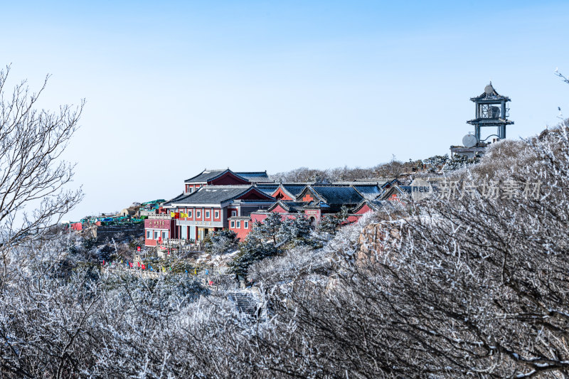 春雪后的泰安泰山风景区自然风光景点景观