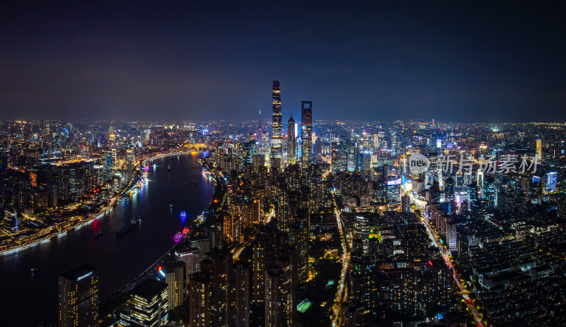 航拍上海外滩黄浦江陆家嘴城市夜景