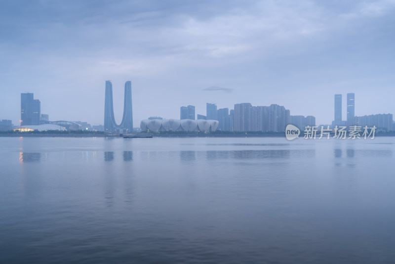 杭州奥体中心场馆日出风景