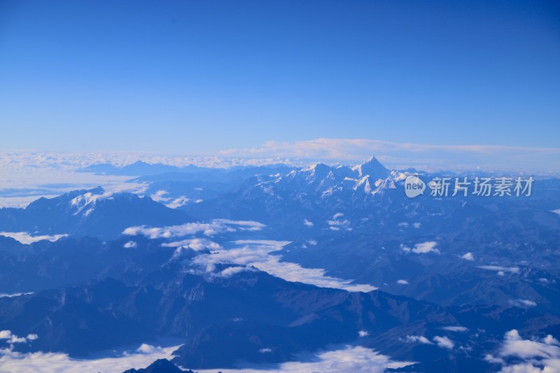 飞机进藏航拍的雪山群