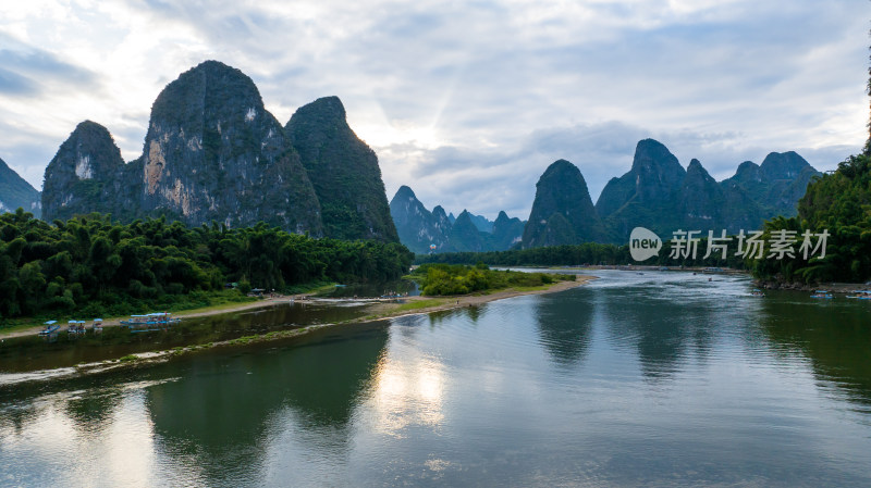 桂林山水 阳朔漓江 20元背景