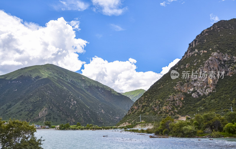 西藏林芝地区318国道川藏公路沿途山谷河流