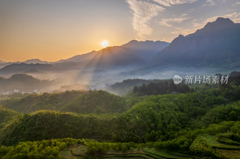 山间日出自然风光