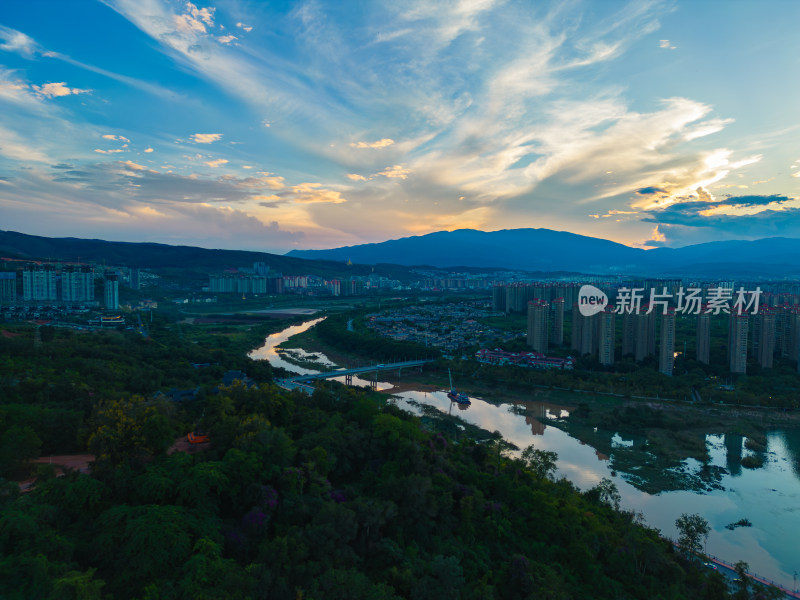 航拍日落时的西双版纳景洪市城市风光