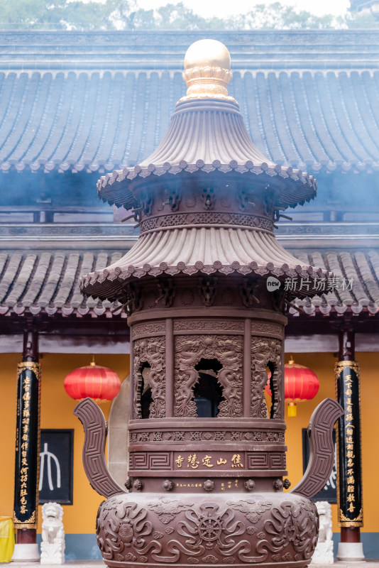 晴朗的午后，镇江焦山风景区定慧寺建筑