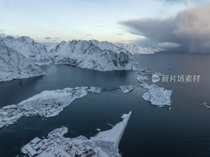 挪威罗弗敦群岛北极圈雷纳冬季雪景高空航拍