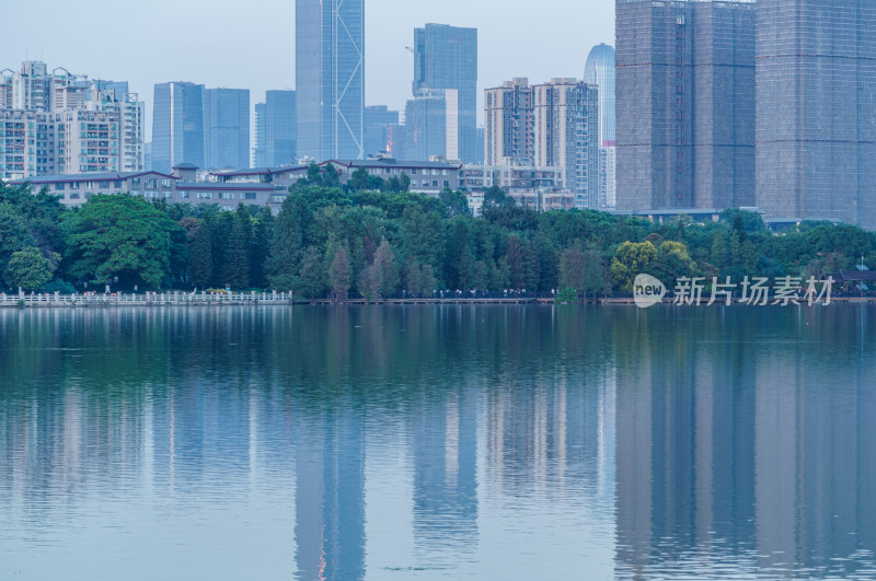 广州海珠湖公园与城市现代住宅高楼建筑群