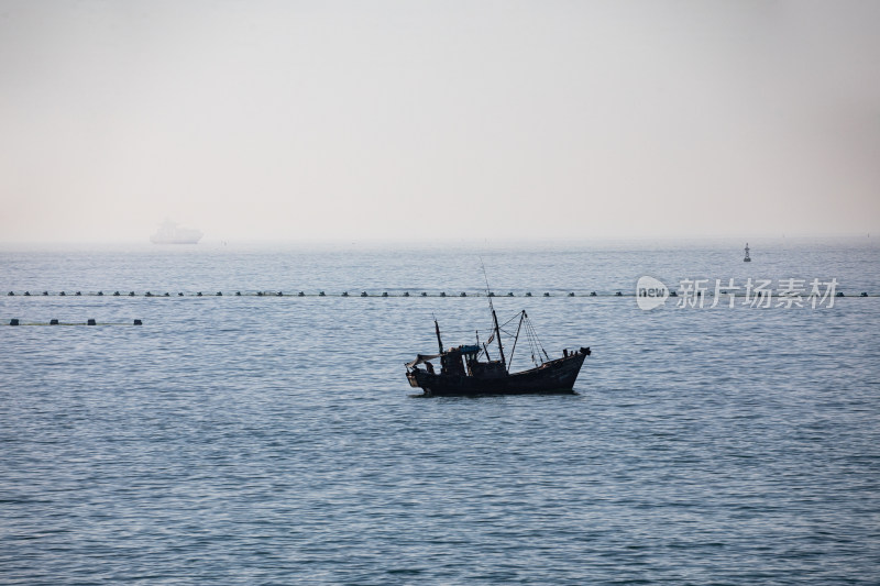 山东青岛第三海水浴场海滨海岸海滩海天景观