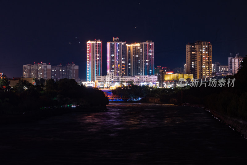 四川阿坝茂县县城夜景 流光溢彩的城市夜景