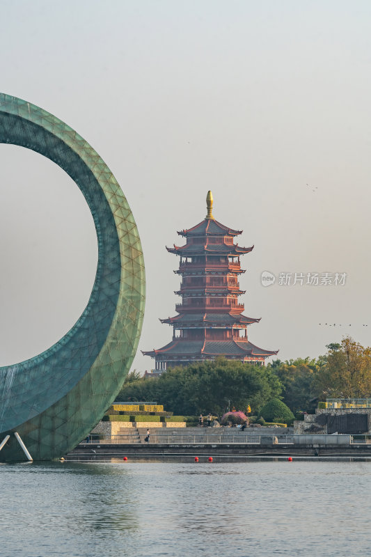 福建厦门集美水月广场杏林阁古塔倒影夜色