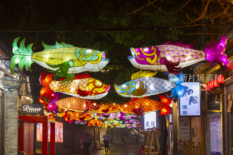 山西忻州古城南关大街雨夜风光