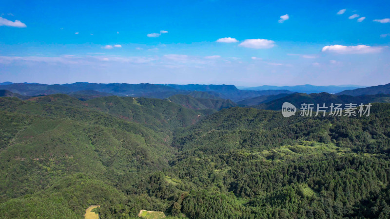 祖国壮丽山川青山蓝天白云航拍图