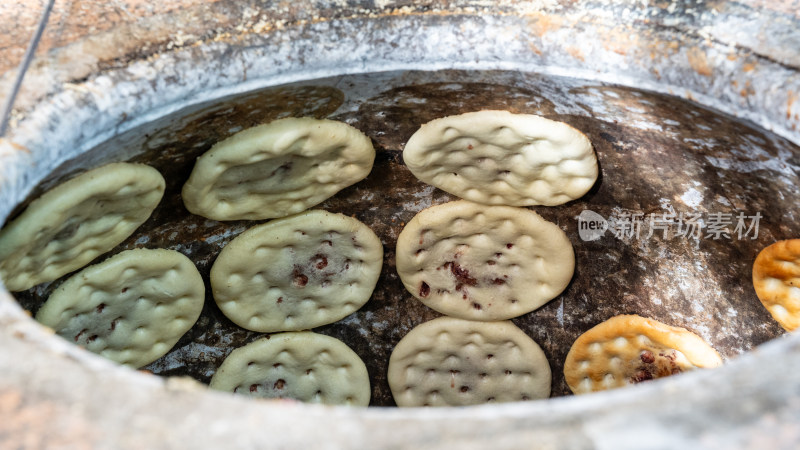 中国新疆传统食物馕坑里的囊