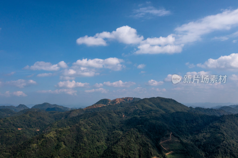 山脉 山峰 山峦 云雾缭绕的山峰