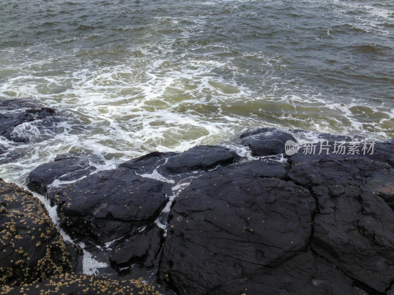 漳州火山岛海边火山岩石