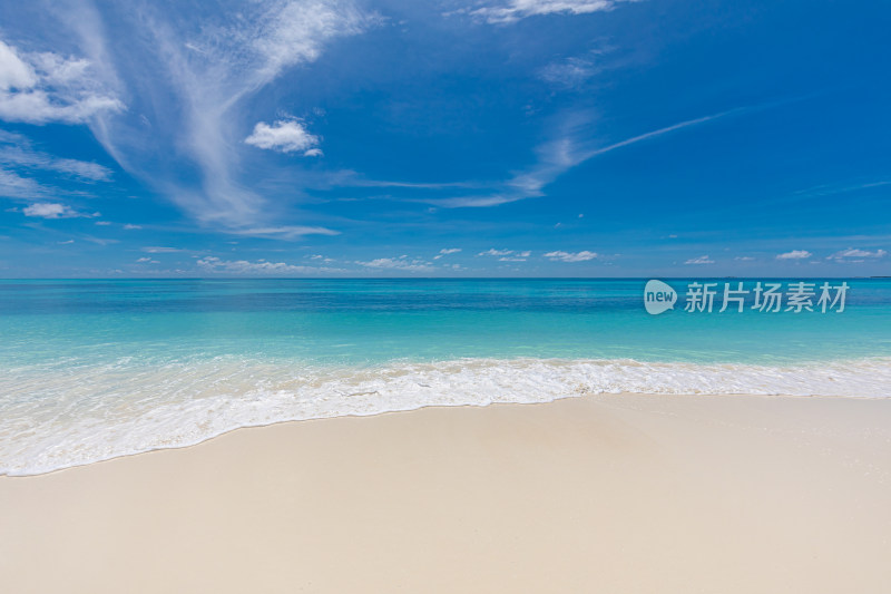 宁静的海滩热带岛屿景观和海沙天空