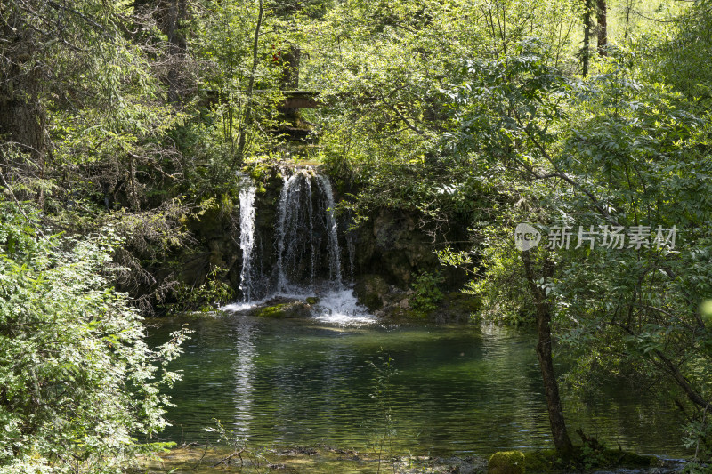 松潘县牟尼沟景区自然山水风光