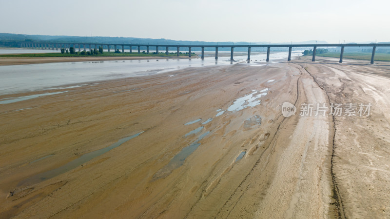 夏季干旱的黄河河道