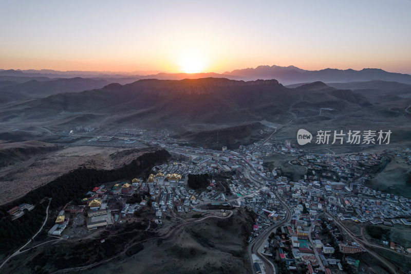 甘肃甘南郎木寺藏地山景全景清晨航拍