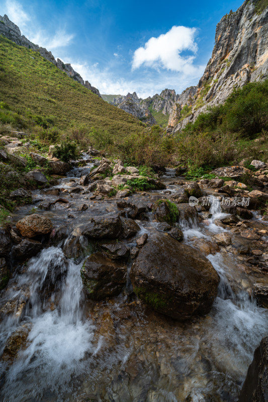 高山峡谷溪流纳摩大峡谷