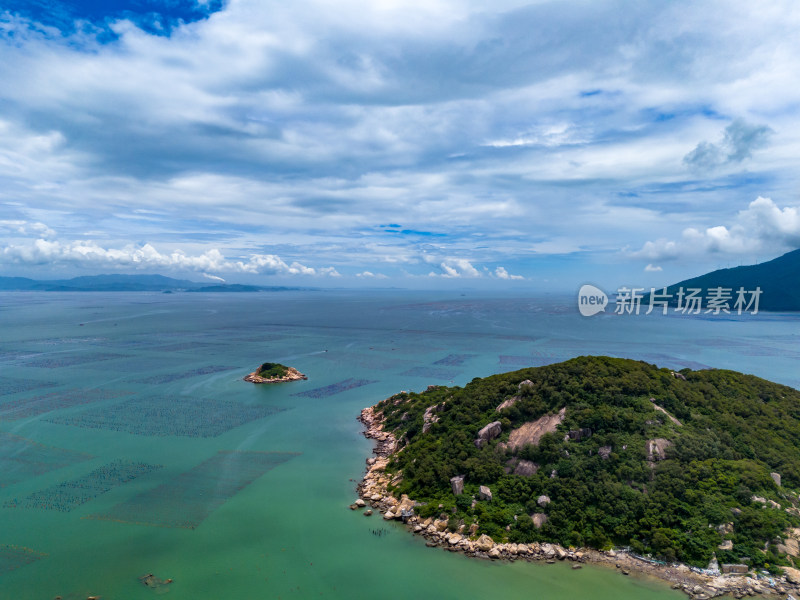 蓝色海洋大海岛屿自然风光航拍图