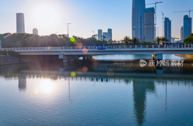 深圳湾城市摩天大楼建筑群与滨海公园