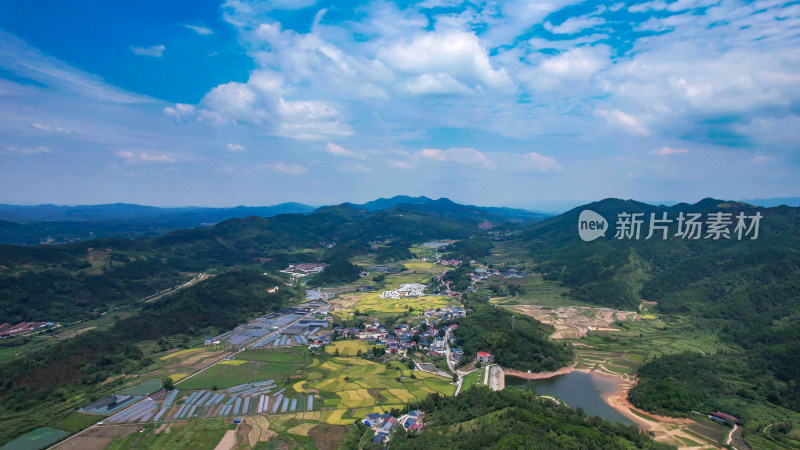 山川丘陵农乡村田园航拍图