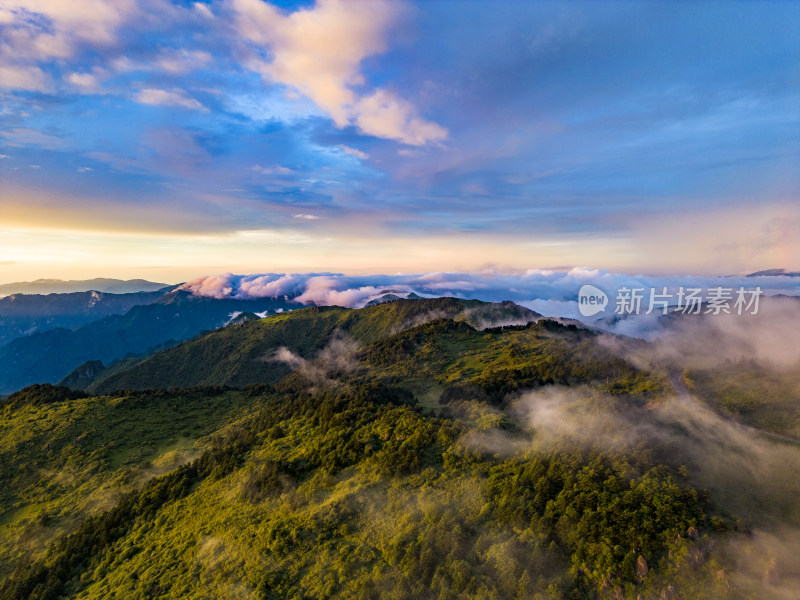 高山云海自然风光航拍摄影图