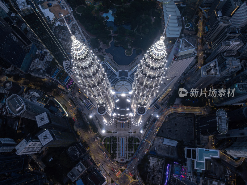 马来西亚吉隆坡莫迪卡石油双子塔日落夜景