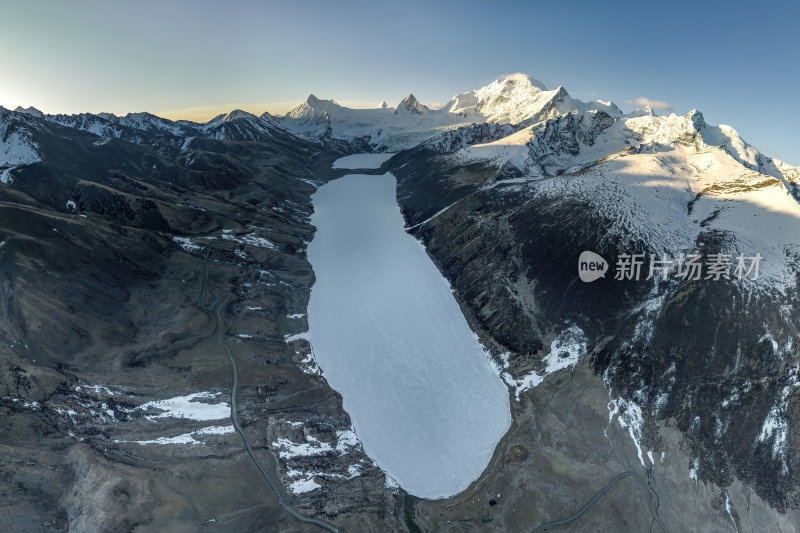 西藏那曲比如萨普神山圣山圣湖冰川航拍