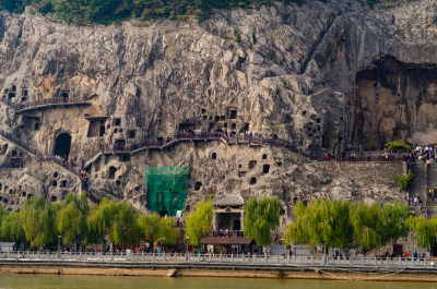 河南洛阳龙门石窟远景局部