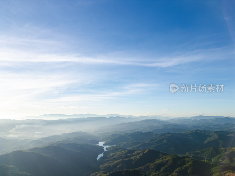 辽阔壮观的群山航拍全景