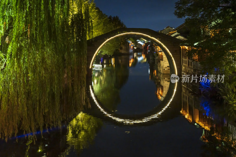 浙江湖州南浔古镇水乡百间楼夜景