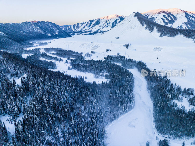 新疆冬季阿勒泰喀纳斯雪景