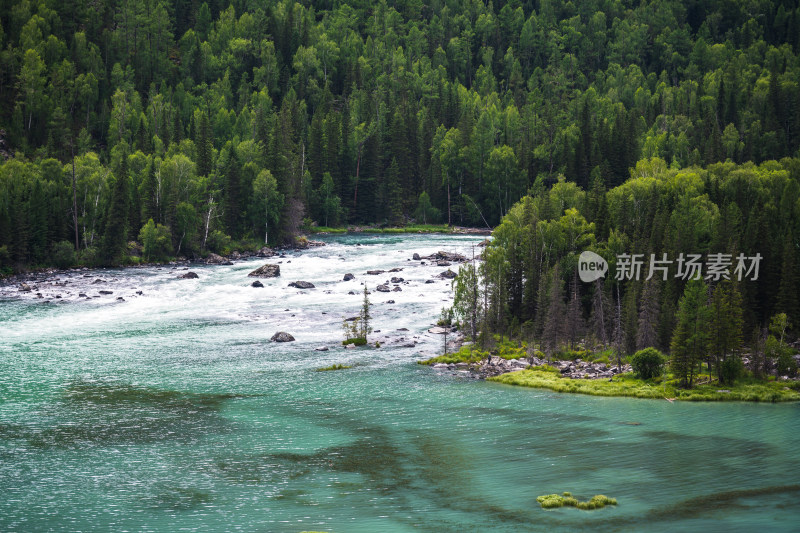 夏季新疆阿勒泰喀纳斯河神仙湾自然风光