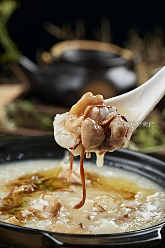 港式茶餐虫草花砂锅排骨粥