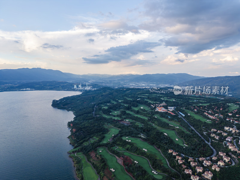 高尔夫湖景别墅区航拍