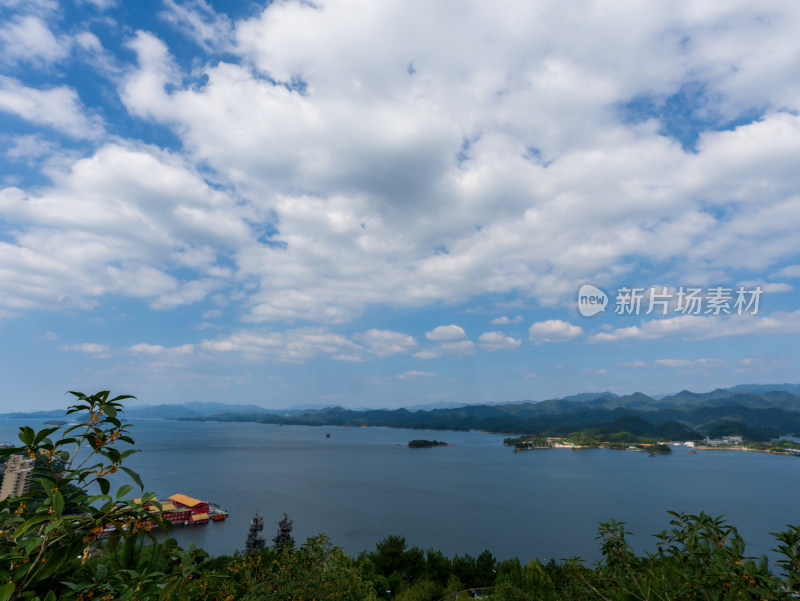 千岛湖天屿山观景台俯瞰千岛湖