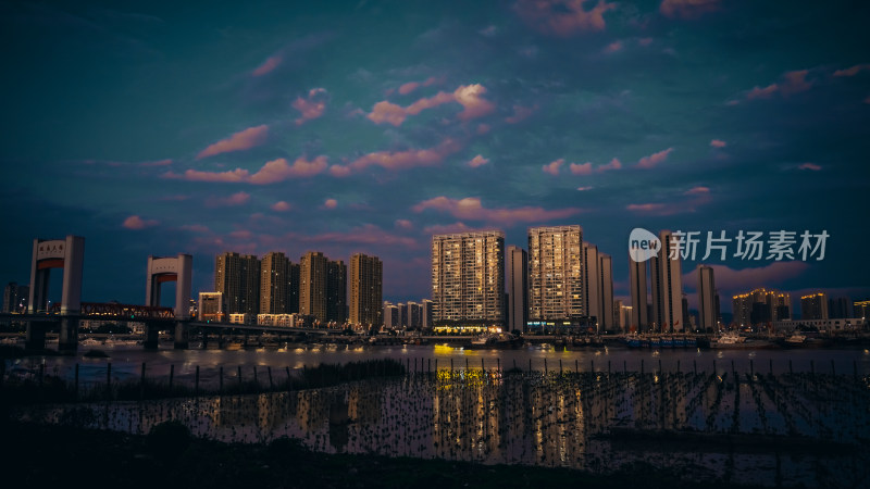 龙港外滩城市江面夜景