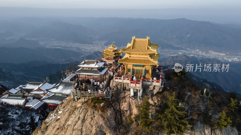 河南老君山飞雪中的千年古树冬季航拍