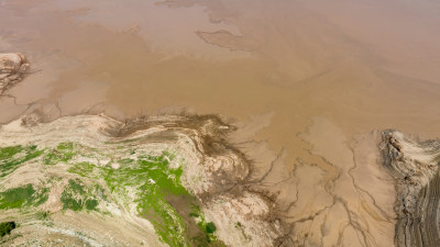 夏季枯水期干旱的黄河河道