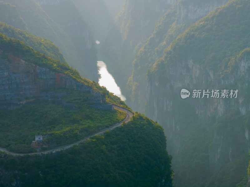 乌蒙山深处盘山公路