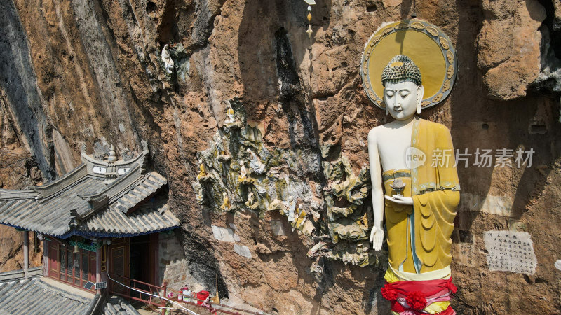 悬崖峭壁上的千年古佛大理宾川观音箐悬空寺