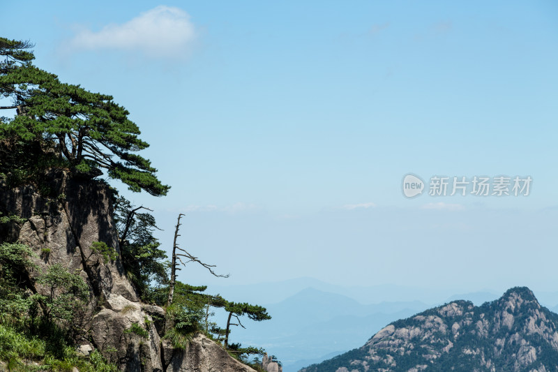 形态各异的山峰