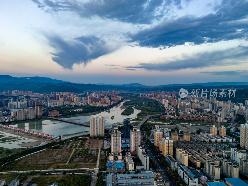 宝鸡城市清晨风光航拍图