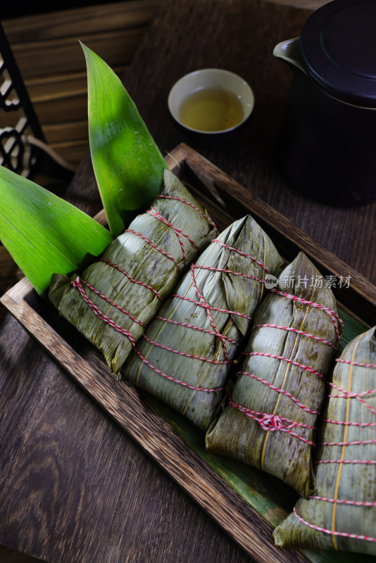 餐桌上的粽子特写镜头